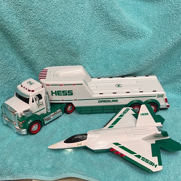 HESS 2010 TOY TRUCK AND JET. Excellent Condition - Picture 1 of 13